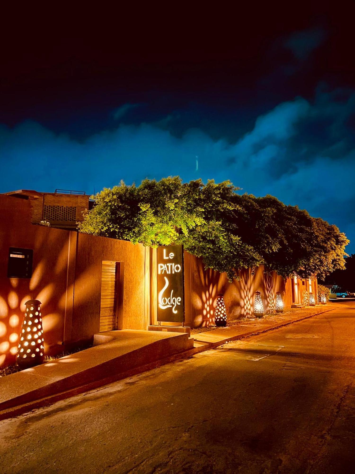 Le Patio Hotel Lome Exterior photo