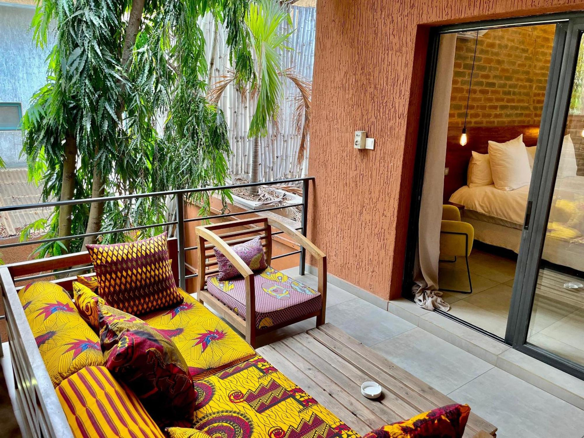 Le Patio Hotel Lome Exterior photo