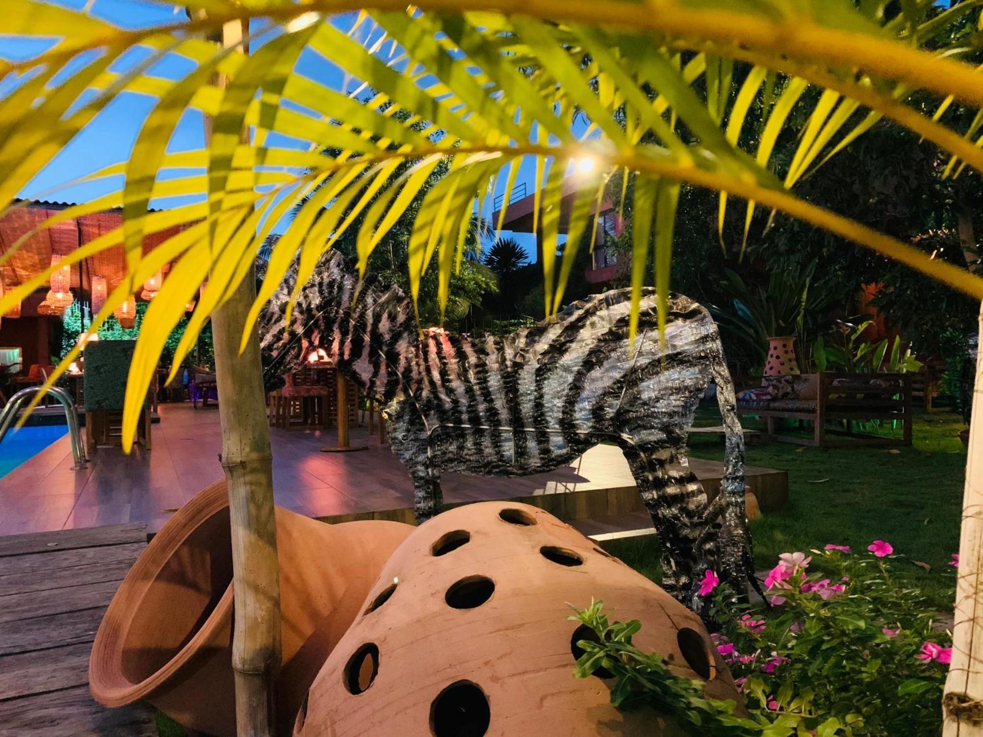 Le Patio Hotel Lome Exterior photo